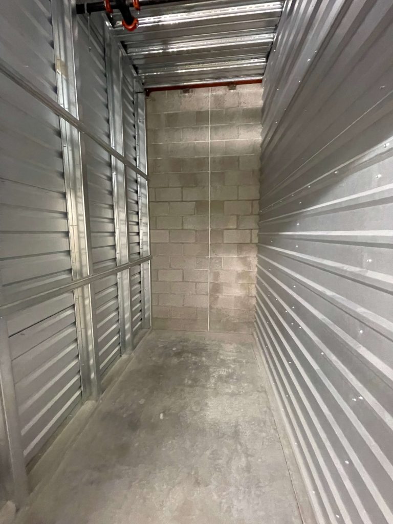Learn how to use a storage unit during a move with smart packing, planning, and storage tips for a smooth transition.